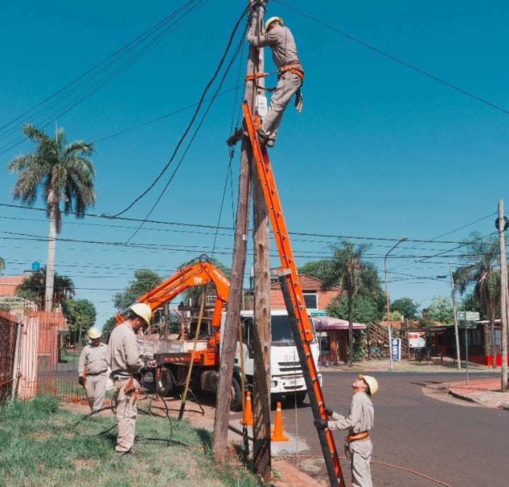 Ejecutan tareas para la optimización del servicio eléctrico en Posadas a través de nuevas obras en diferentes puntos imagen-2