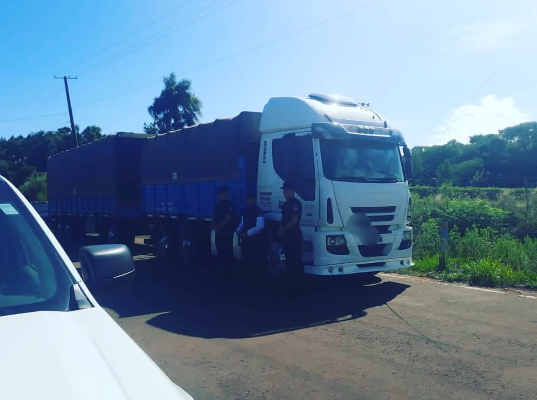 La Policía secuestró 8 camiones con cargas de granos que evadieron los controles al ingresar a Misiones imagen-6