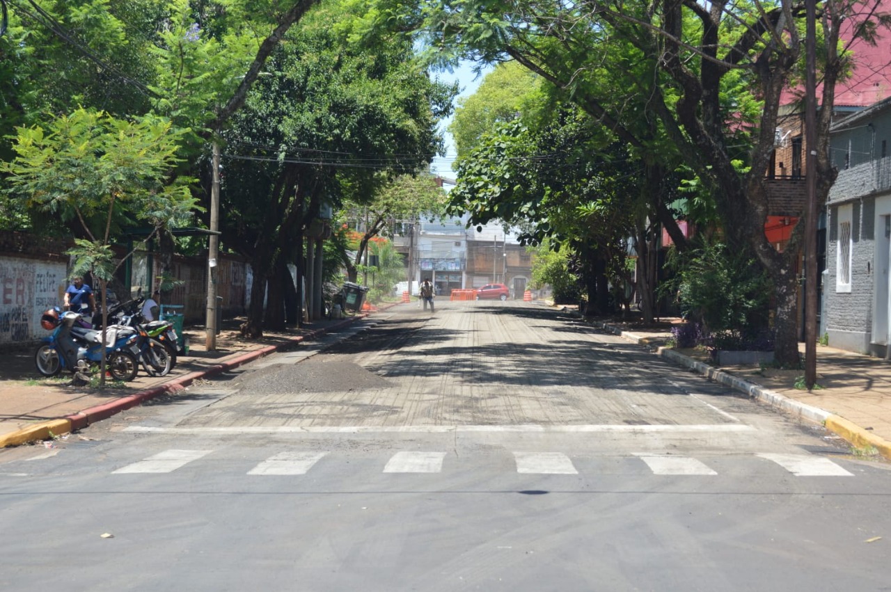 Para optimizar la circulación del microcentro posadeño desarrollan tareas de reasfaltado en calle Buenos Aires imagen-1