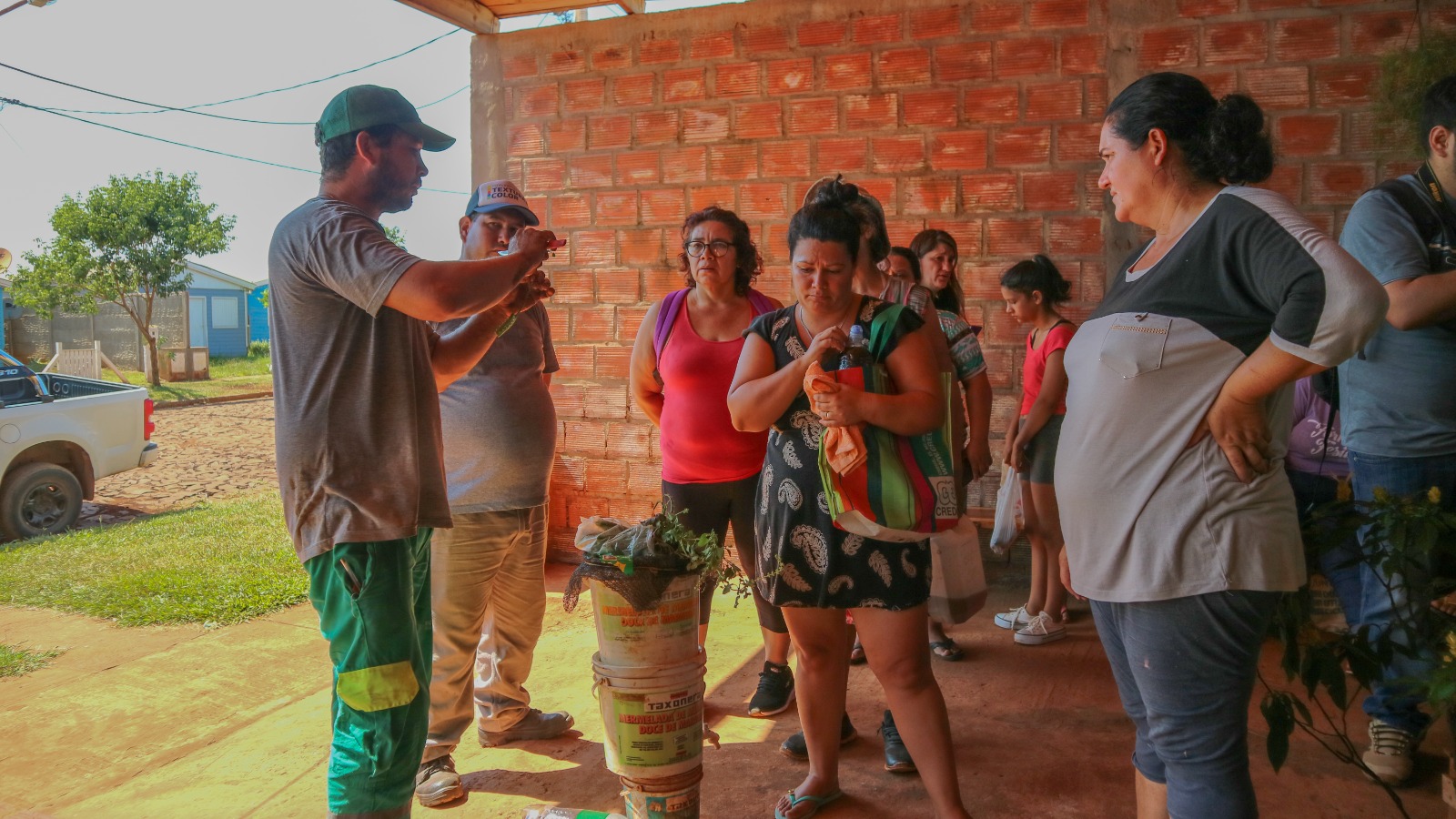 Talleres de huertas sustentables en los merenderos y comedores municipales, para contribuir al fortalecimiento y la difusión de la economía social imagen-4