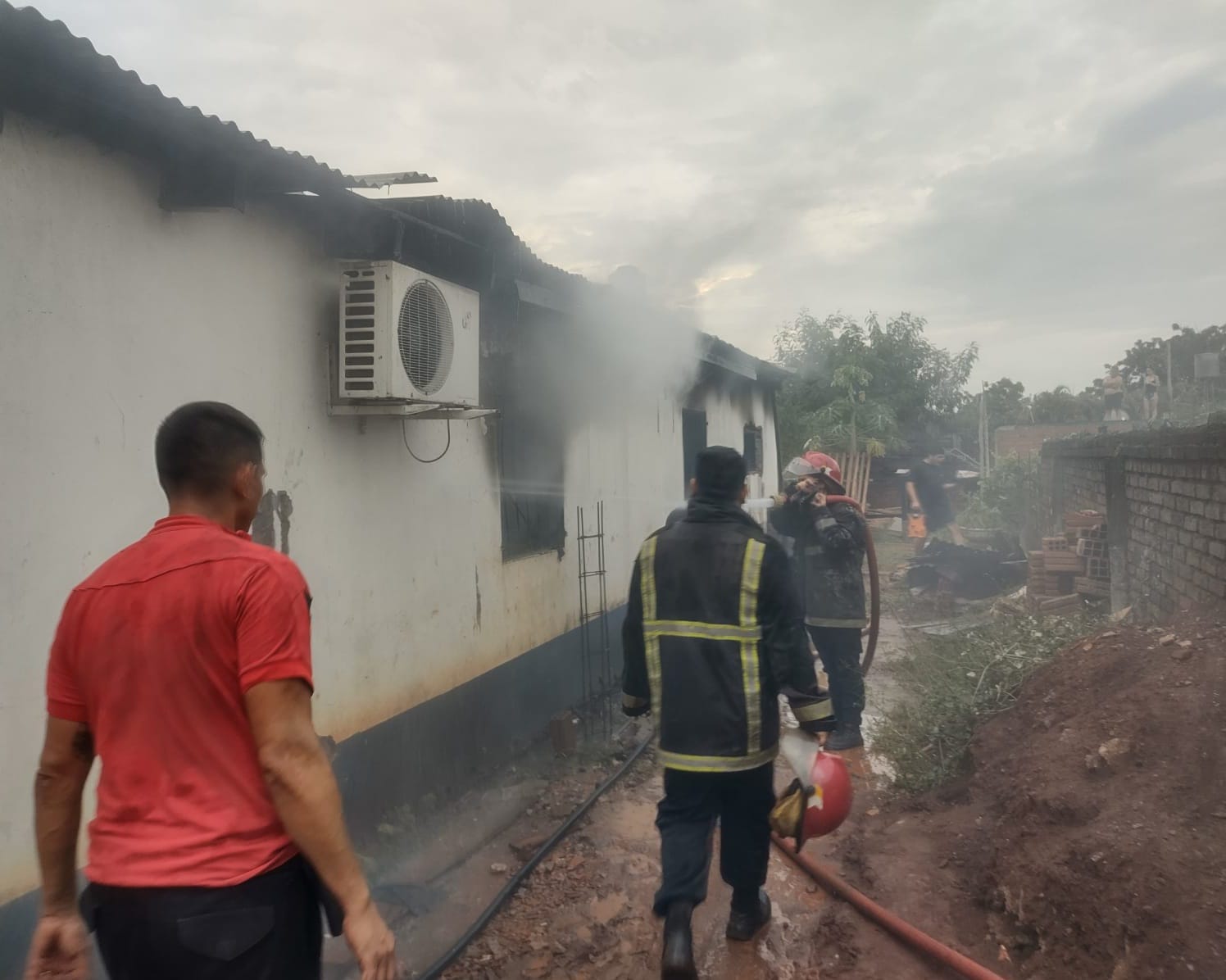 Incendio en Itaembé Miní: detienen a una mujer acusada de prender fuego la casa de su ex nuera, con ella y sus nietas adentro imagen-2