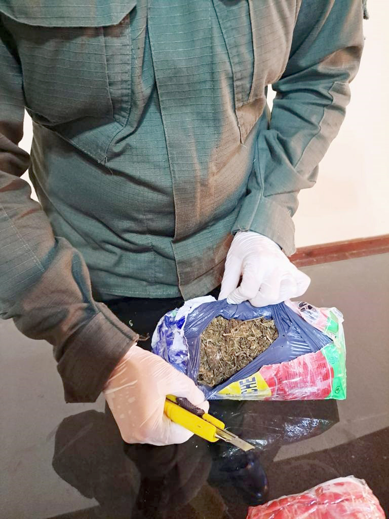 Descubren marihuana en paquetes de yerba mate y harina imagen-2