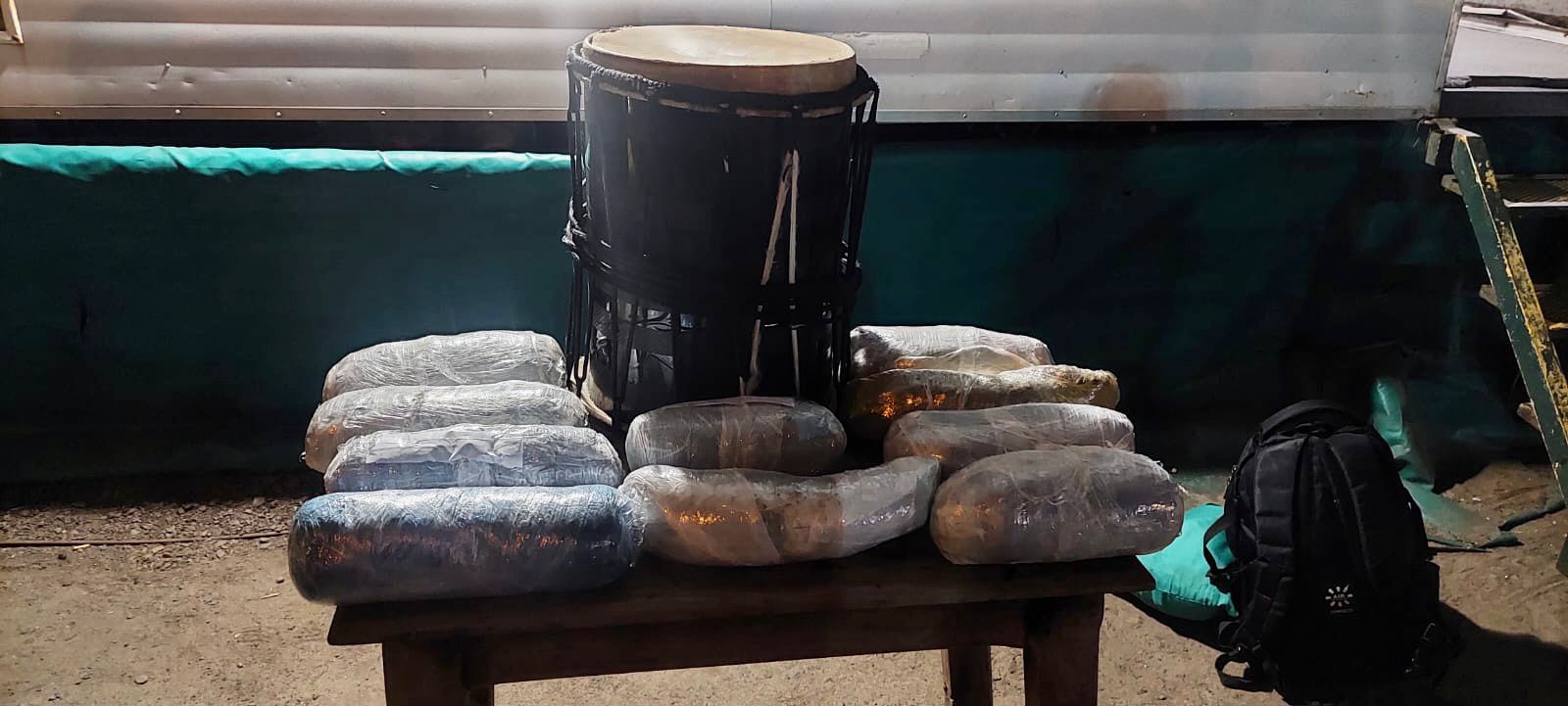 Gendarmería: detectaron a un pasajero ocultaba 5 kilos de marihuana dentro de dos bombos imagen-2