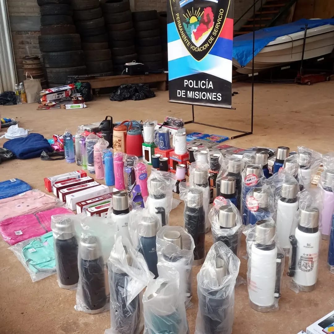 Persecución, allanamiento y millonaria mercadería de contrabando secuestrada en Oberá imagen-4