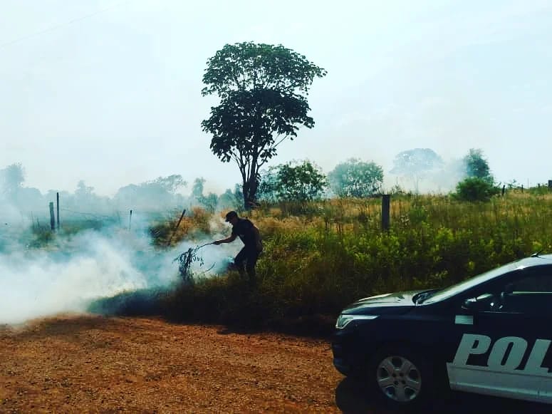 Bomberos de la Policía, voluntarios y brigadistas operan en conjunto contra los incendios rurales en la provincia imagen-10
