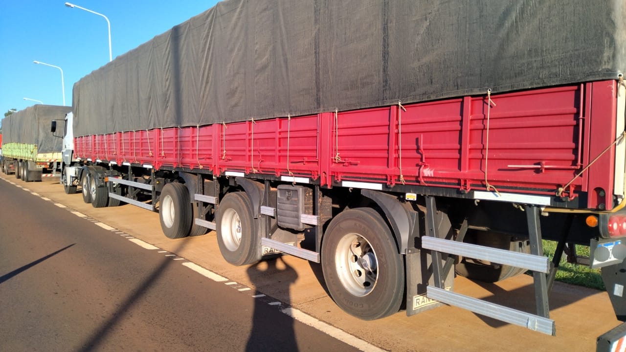 Frenan la marcha de siete camiones repletos de soja cuando transitaban por caminos de chacras misioneras imagen-2