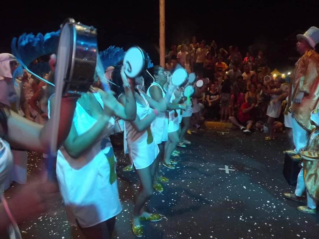 Con todo el ritmo y color los carnavales posadeños se despidieron en Itaembé Guazú imagen-2