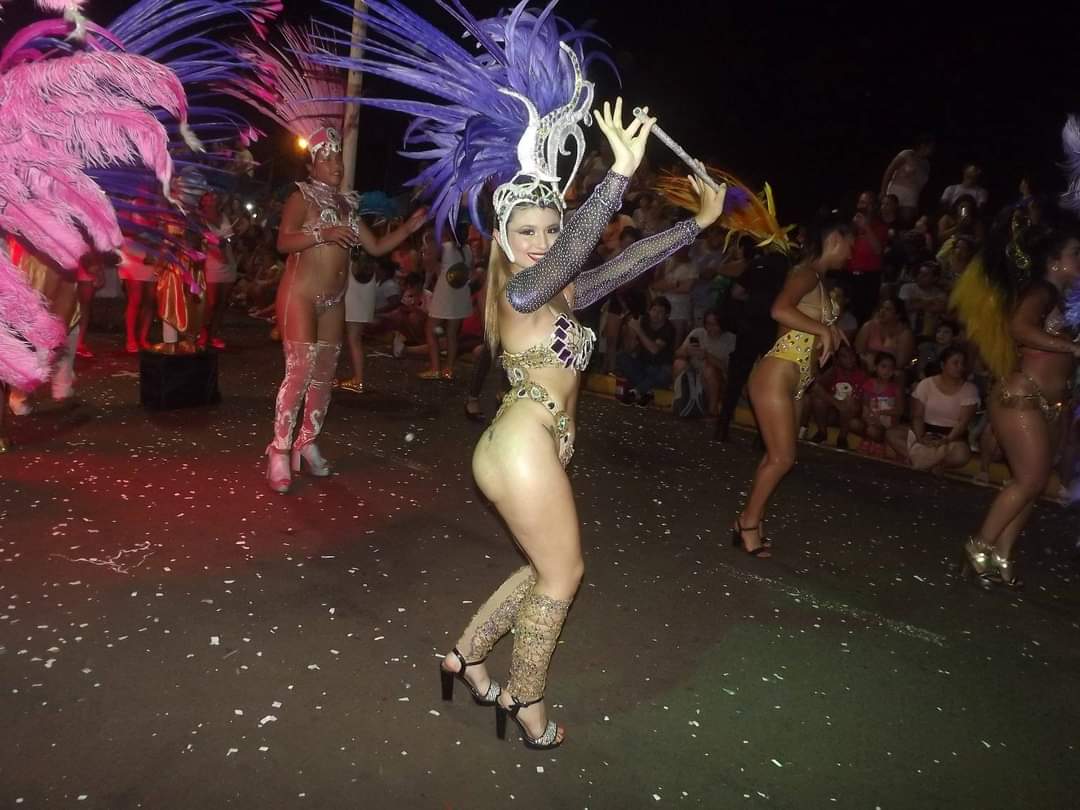 Con todo el ritmo y color los carnavales posadeños se despidieron en Itaembé Guazú imagen-4