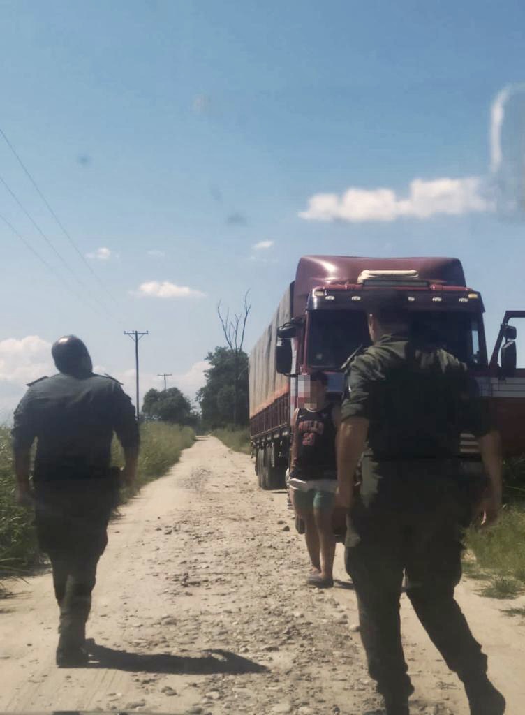 De Misiones a Catamarca: controlan en Tucumán un camión que trasladaba 9 toneladas de tabaco sin documentación imagen-2