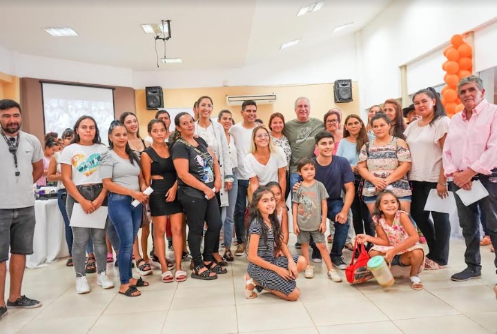 Desarrollo Social entregó equipamiento y mobiliarios a vecinas y vecinos de Posadas, Garupá y Candelaria imagen-8