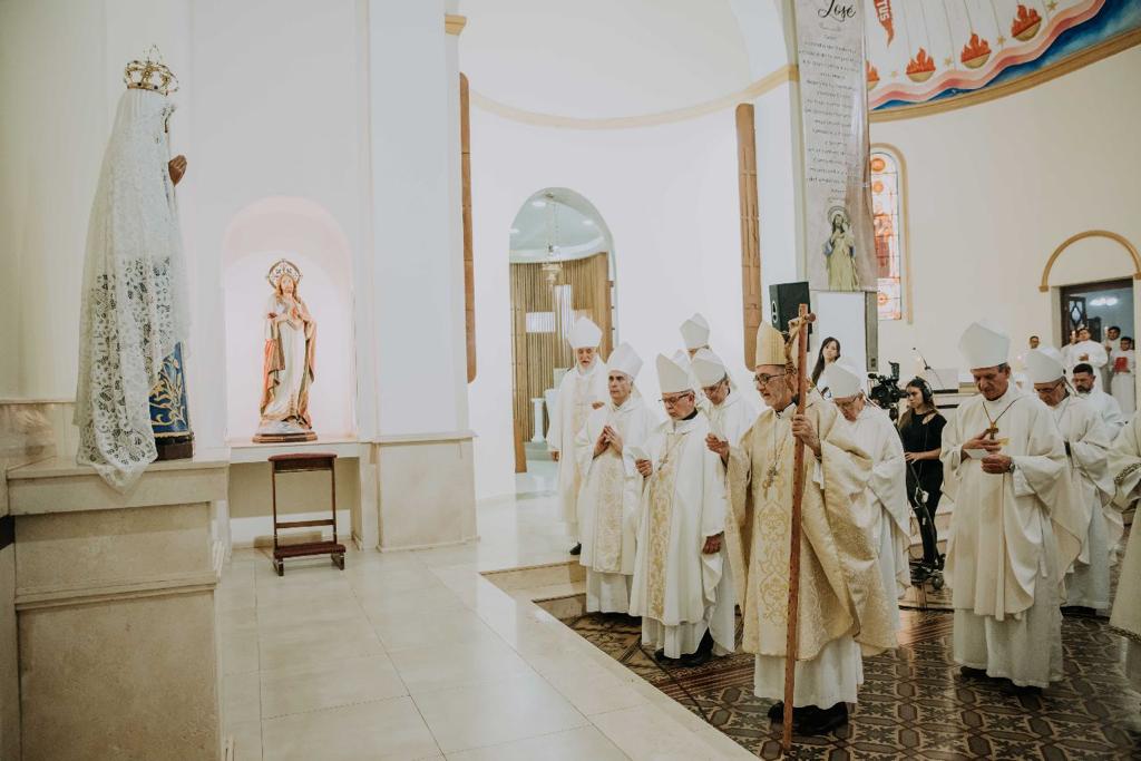 Autoridades provinciales acompañaron la misa conmemorativa por los 10 años del pontificado del papa Francisco imagen-4