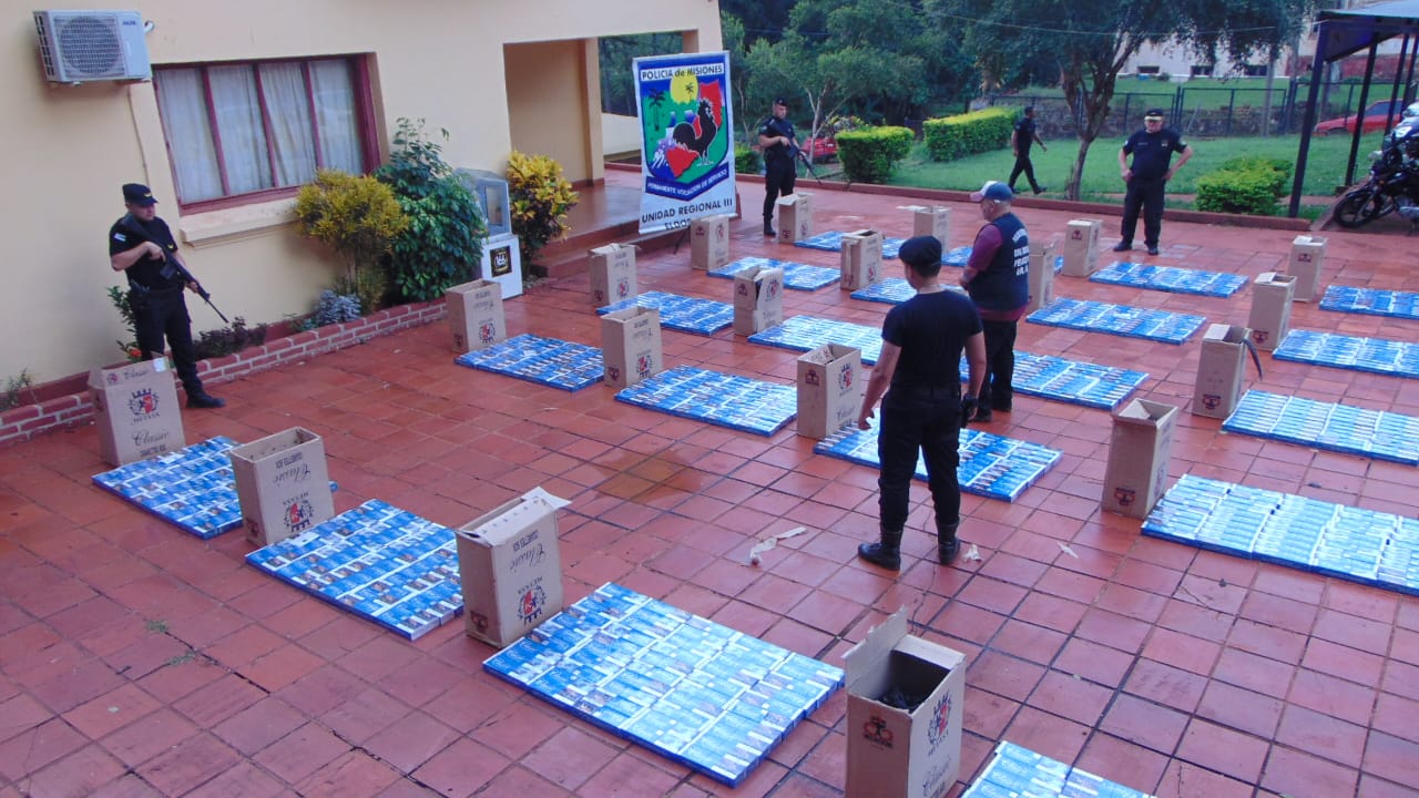 La Policía de Misiones secuestró un millonario cargamento de cigarrillos de contrabando imagen-2