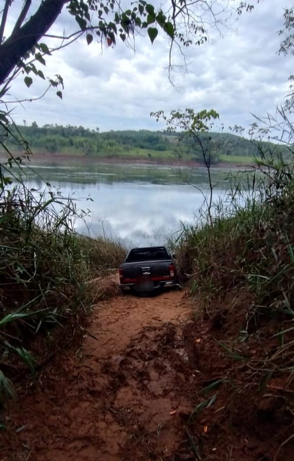 La Policía de Misiones frustró que una camioneta robada sea llevada en balsa a Paraguay imagen-4