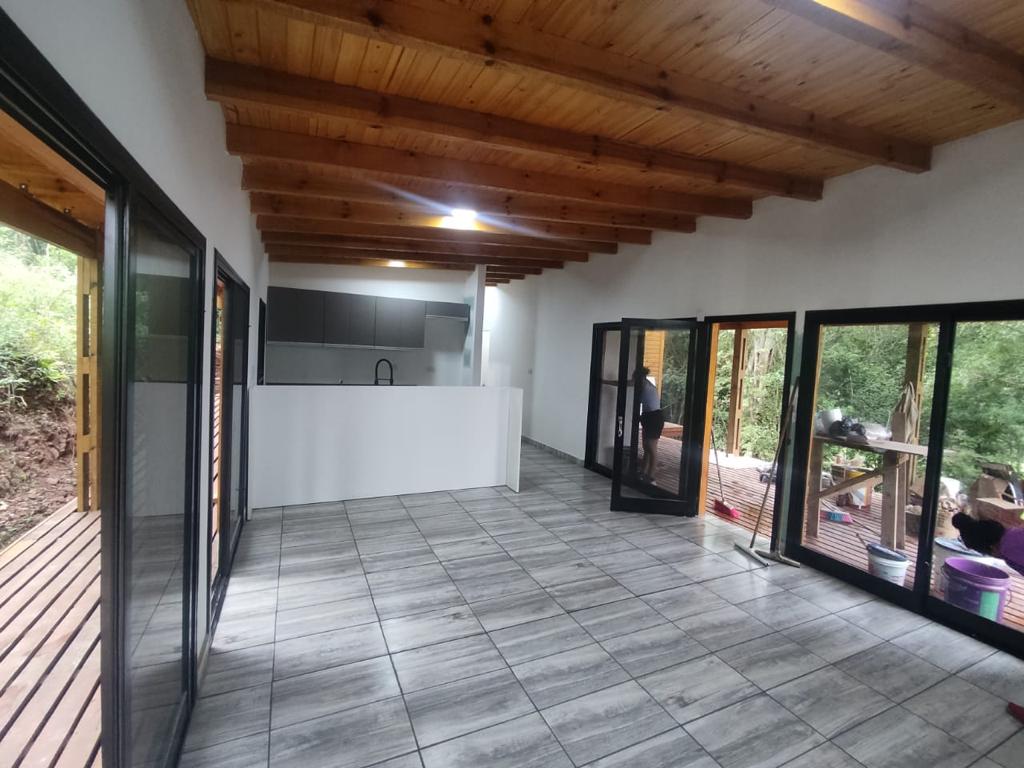 Diseño arquitectónico al natural: Ya está lista en Arroyo del Medio la casa sustentable para la familia de Avellaneda imagen-4