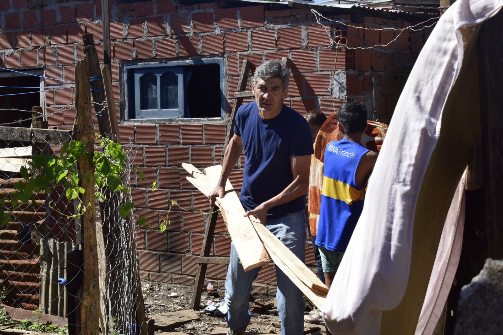 "Negrito" Rodríguez y sus candidatos a concejales llevan soluciones habitacionales a vecinos de Posadas imagen-2